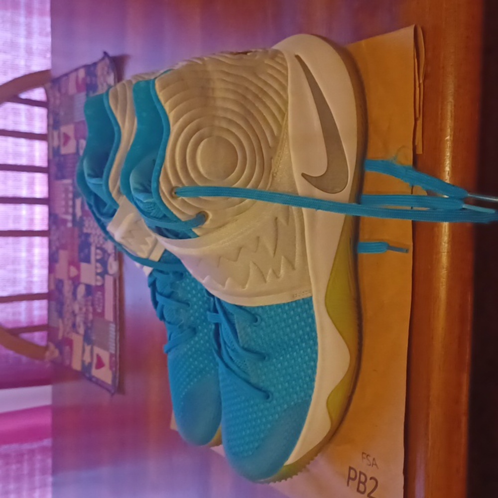 Kyrie 2 Easter